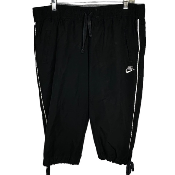 Nike Black‎ Capri Pants - Picture 1 of 6